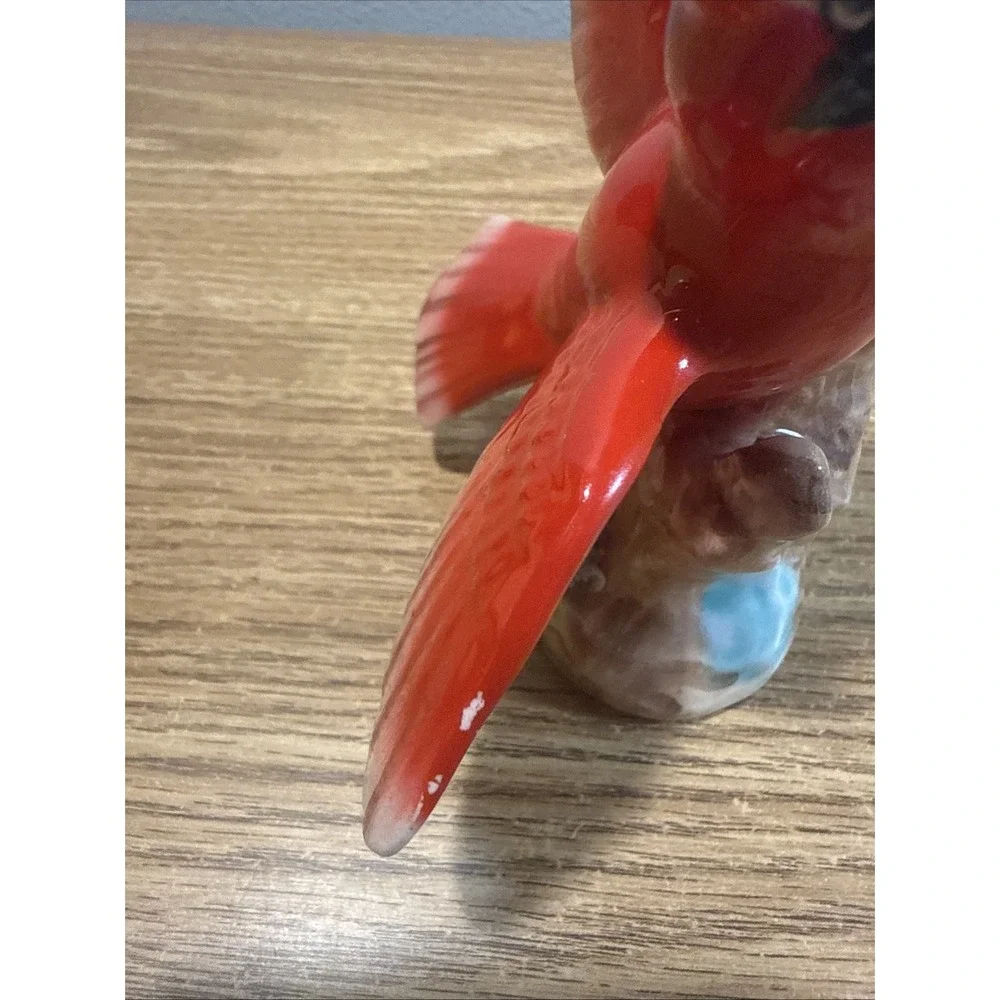 cardinal‎ bird figurine